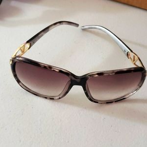 Vintage classic ladies sunglasses 🕶 😎